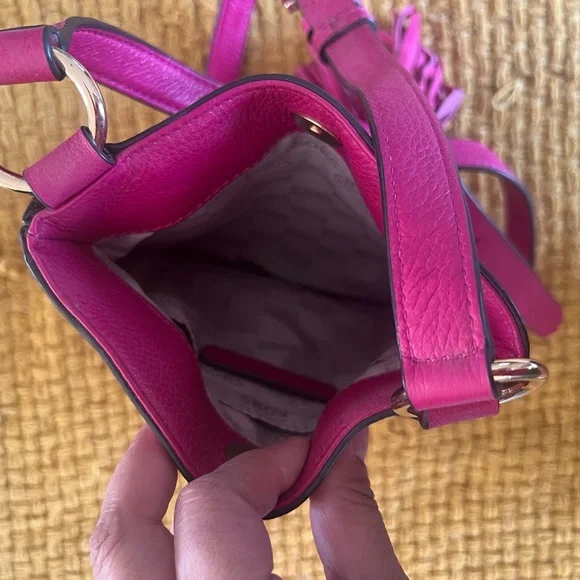 Michael Kors Small Messenger - Picture 3 of 3